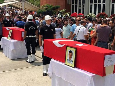 Şehit polisler toprağa verildi
