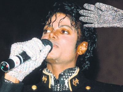 Jackson'ın ünlü eldiveni satılıyor