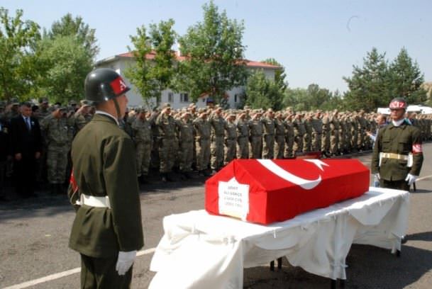 Şehitler son yolculuklarına uğurlandı
