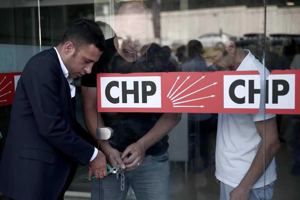 İstanbul'da işçiler CHP'li belediyeyi protesto etti