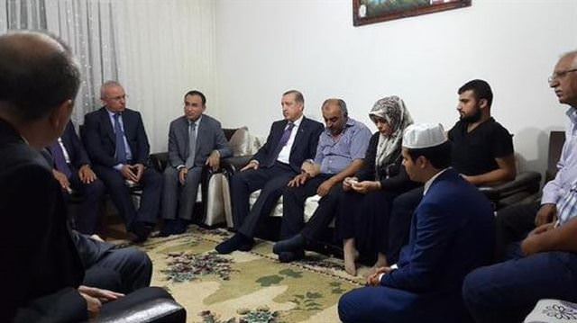 Cumhurbaşkanı Erdoğan şehit ailesini ziyaret etti - 1