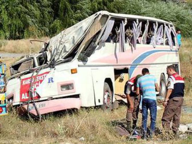 Kayseri'de otobüs devrildi!
