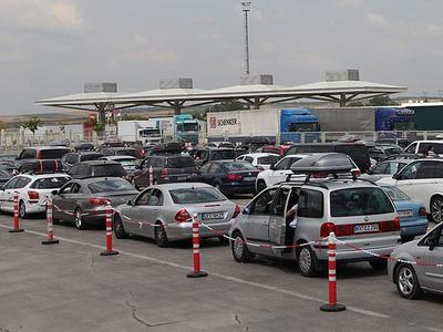 Kapıkule'de 3 kilometre kuyruk oluştu