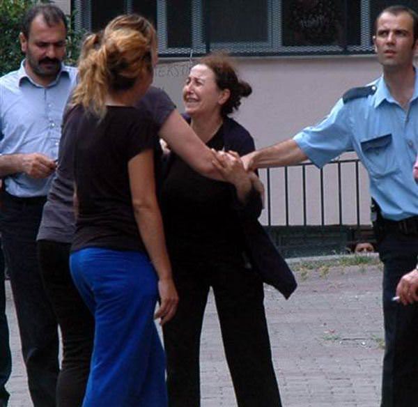 Zeytinburnu'nda cinayet: Önüne gelene ateş etti - 1