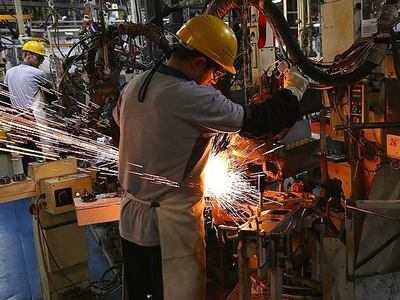 Sanayi üretimi beklentiyi aştı