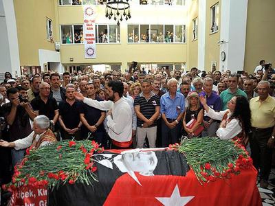 Fikret Otyam için cemevinde tören düzenlendi