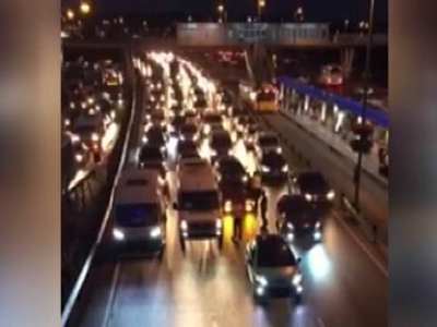 Evlilik teklifi için D-100 karayolunu kapattılar