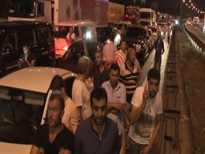 TEM, şüpheli paket sebebiyle trafiğe kapatıldı