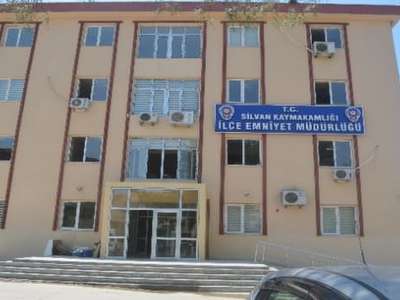 Silvan Emniyet Müdürlüğü'ne bombalı saldırı