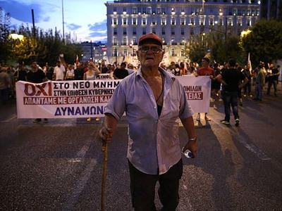 Yunanistan'da 3. kurtarma paketi protesto edildi