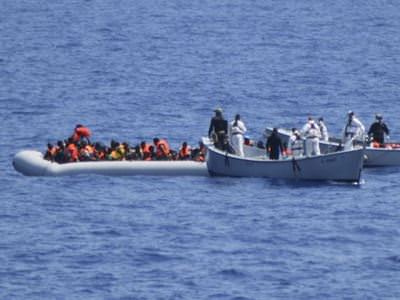 40 kaçak göçmen havasızlıktan boğuldu