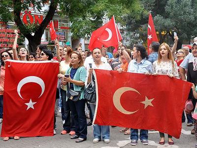 Teröre tepki sürüyor