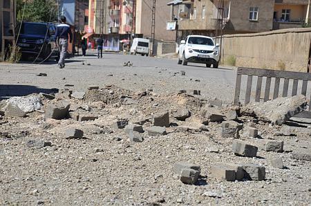 Yüksekova’da polis aracına bombalı saldırı