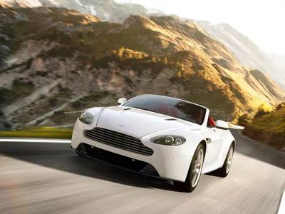 Aston Martin'den sıradışı bir otomobil: V8 Vantage