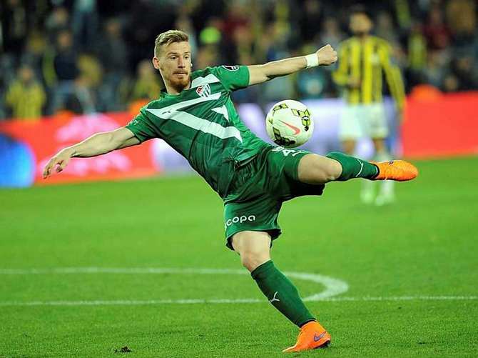 Serdar Aziz yuvada kalıyor