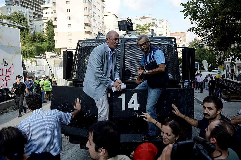 Çirkin adam Mahmut Tanal!