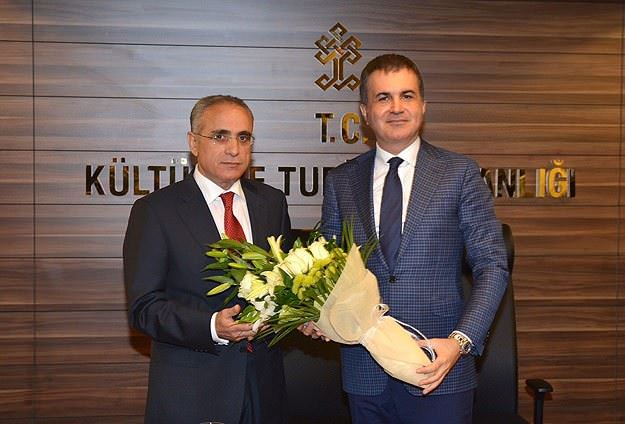 Arınç ve Babacan bayrağı teslim etti - 2