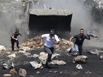 İsrail askeri buldozerlerle kenti bastı