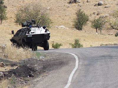 Van'da askeri araca bombalı saldırı