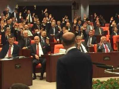 MHP ile HDP'nin el ele verdiği anın fotoğrafı