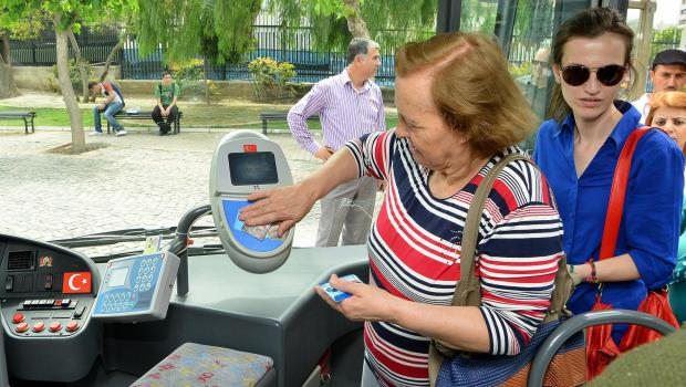 İzmir'de otobüslerde kullanılan kartlar bitti - 2