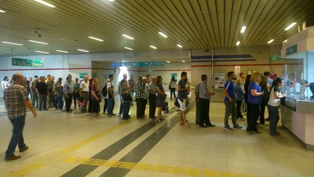 İzmir'de otobüslerde kullanılan kartlar bitti