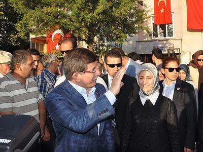 Başbakan Davutoğlu şehit ailelerini ziyaret etti