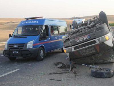 İşçileri taşıyan minibüs devrildi