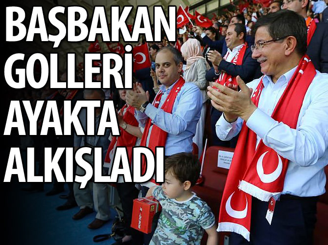 Başbakan golleri ayakta alkışladı