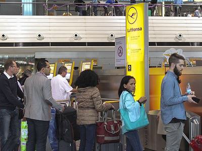 Lufthansa bin uçuşunu iptal etti