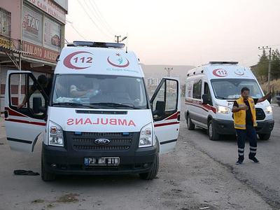 Cizre'de teröristler ambulans yağmaladı