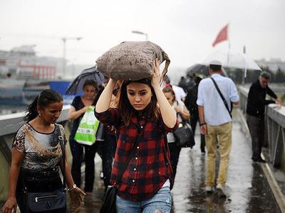 İstanbul'da yağmur sel oldu