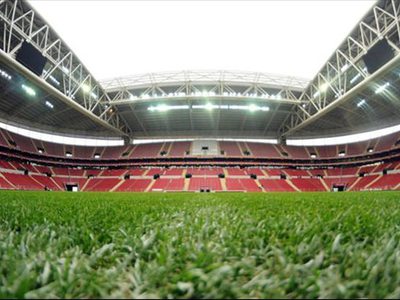 Arenayı sel bastı