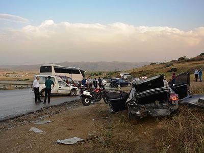 Elmadağ'da zincirleme trafik kazası: 8 yaralı