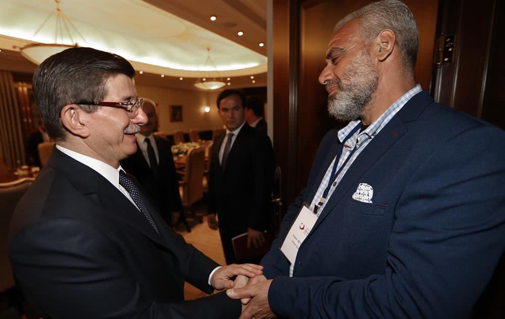 Başbakan Davutoğlu mülteciler ile görüştü