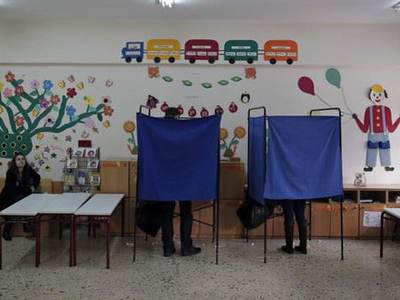 Yunanistan'da oylar belli oluyor