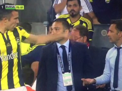 Van Persie'den Pereira'ya şok hareket!