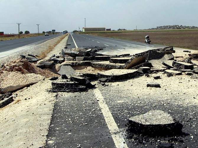 Mardin'de polis aracına bombalı saldırı