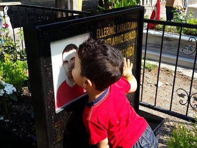 Maden Şehitliği'nde hüzünlü bayramlaşma