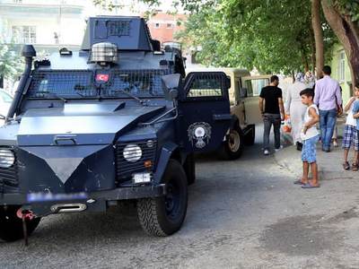 Teröristlerin attığı patlayıcı alışverişe giden çocuğu yaraladı