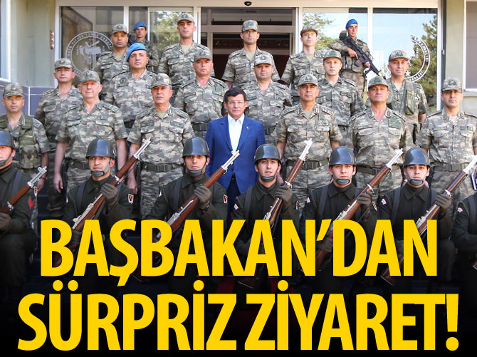 Davutoğlu'ndan Mehmetçik'e sürpriz ziyaret