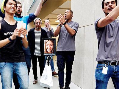 İphone 6s kuyruğuna 'robotunu' soktu