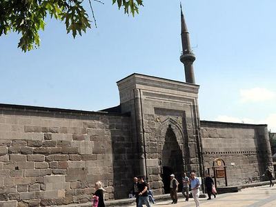 Tarihi medrese 8 asır sonra yeniden eğitimin hizmetinde