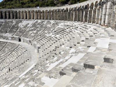 Aspendos restorasyonunda 'mutfak mermeri’ eleştirisi