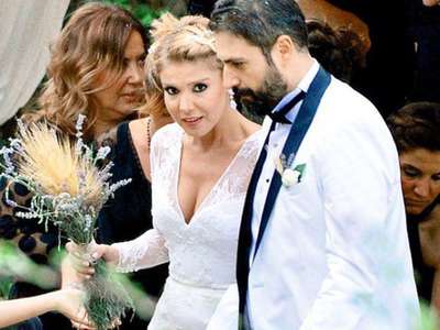 Gülben Ergen ve Erhan Çelik evliliklerinin birinci yılını kutladı