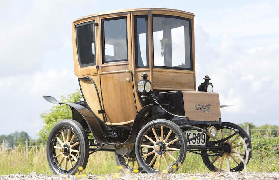 110 yaşındaki elektrikli otomobil satıldı!