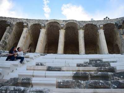 Aspendos'ta "mutfak mermeri" eleştirisine cevap