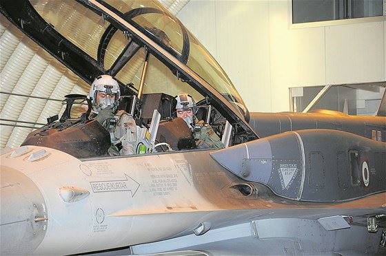 Komutan PKK kamplarını bombaladı