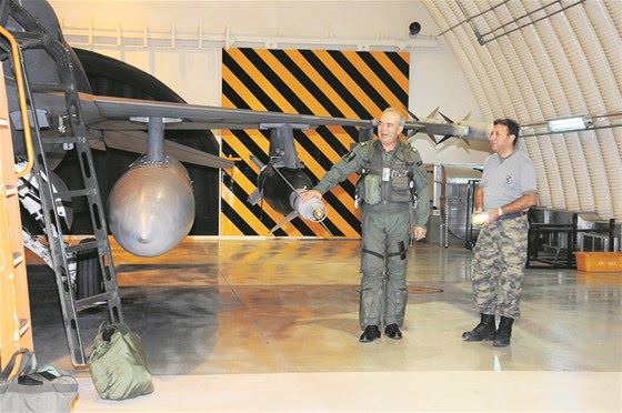 Komutan PKK kamplarını bombaladı