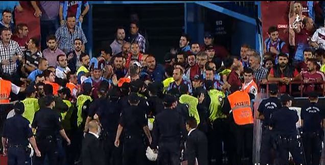 Trabzon’da maç sonu ortalık karıştı